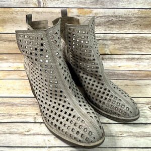 Rampage Womens Taupe Perforated Bohemian Faux Suede Fabric Block Heel Bootes 8.5